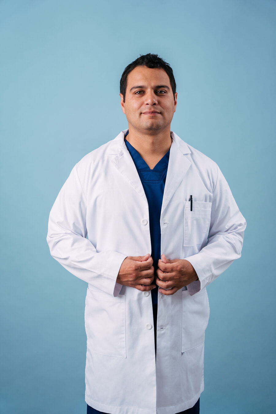 Dr. Agustín Cervantes, coloproctólogo en Mexicali